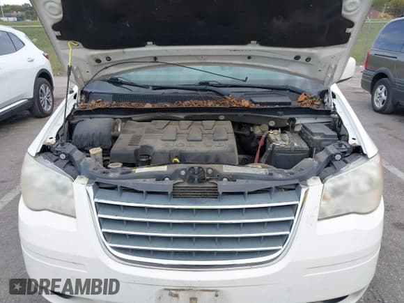 ✅ 2010 Chrysler Town & Country Touring • VIN: 2A4RR5DX3AR125559 • Lot: 43536380. Listed on IAAI with 185,026 mi. Free auction sales archive from the USA and detailed vehicle history report at DreamBid. Image 10.