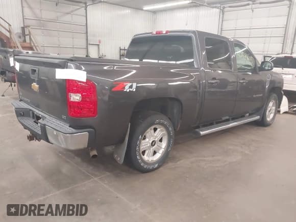 ✅ 2011 Chevrolet Silverado 1500 LTZ • VIN: 1GCPKTE32BF179378 • Lot: 42943605. Wystawiony na IAAI z przebiegiem 196 443 mil. Bezpłatny archiwum sprzedaży aukcyjnych z USA i szczegółowy raport historii pojazdu na DreamBid. Zdjęcie 4.