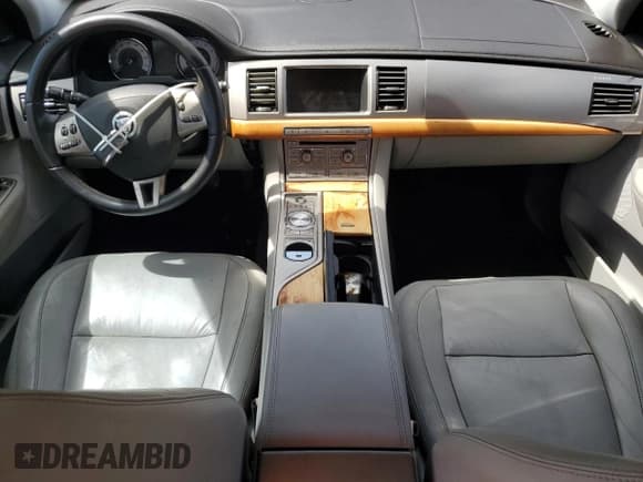 ✅ 2010 Jaguar XF Luxury • VIN: SAJWA0FA0AHR55294 • Lot: 56430375. Listed on Copart with 85,350 mi. Free auction sales archive from the USA and detailed vehicle history report at DreamBid. Image 8.