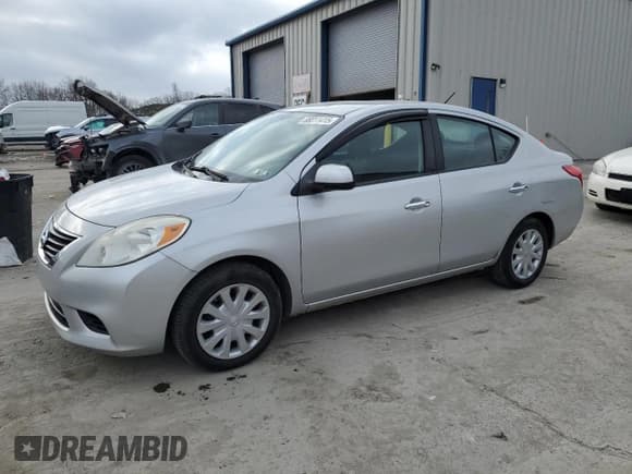 ✅ 2012 Nissan Versa SV • VIN: 3N1CN7AP3CL819016 • Лот: 88011415. Опубликован ранее на Copart с пробегом 124 451 миль. Бесплатный доступ к архиву аукционных продаж из США и подробный отчёт об истории автомобиля на DreamBid. Изображение 1.