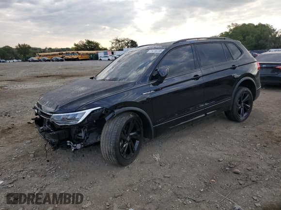 ✅ 2024 Volkswagen Tiguan SE R-Line Black • VIN: 3VV8B7AXXRM109515 • Lot: 71416735. Wystawiony na Copart z przebiegiem 20 370 mil. Bezpłatny archiwum sprzedaży aukcyjnych z USA i szczegółowy raport historii pojazdu na DreamBid. Zdjęcie 1.