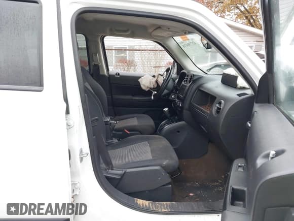✅ 2014 Jeep Patriot Latitude • VIN: 1C4NJPFB5ED533403 • Лот: 43738438. Опубликован ранее на IAAI с пробегом 176 057 миль. Бесплатный доступ к архиву аукционных продаж из США и подробный отчёт об истории автомобиля на DreamBid. Изображение 5.