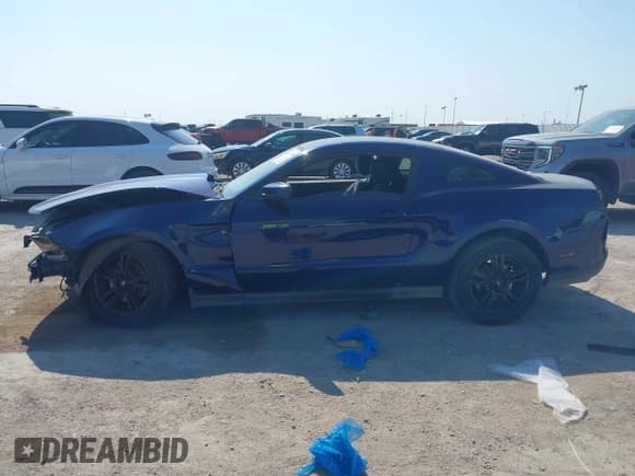✅ 2012 Ford Mustang Premium • VIN: 1ZVBP8AM4C5245151 • Lot: 43204436. Listed on IAAI with 175,130 mi. Free auction sales archive from the USA and detailed vehicle history report at DreamBid. Image 15.