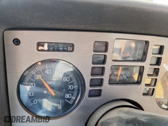 ✅ 1985 Pontiac Fiero • VIN: 1G2PG3797FP271755 • Lot: 72010365. Wystawiony na Copart z przebiegiem 84 133 mil. Bezpłatny archiwum sprzedaży aukcyjnych z USA i szczegółowy raport historii pojazdu na DreamBid. Zdjęcie 9.