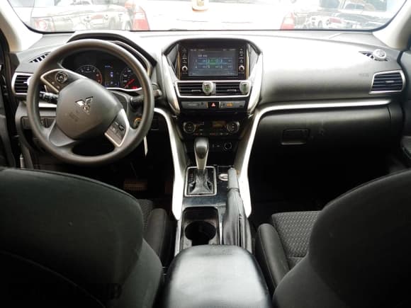 ✅ 2019 Mitsubishi Eclipse Cross ES • VIN: JA4AT3AA1KZ033893 • Lot: 60106505. Listed on Copart with 275,957 mi. Free auction sales archive from the USA and detailed vehicle history report at DreamBid. Image 9.