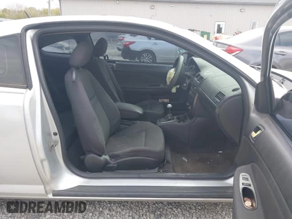 ✅ 2009 Pontiac G5 • VIN: 1G2AL18H697133902 • Lot: 43521205. Wystawiony na IAAI z przebiegiem 151 713 mil. Bezpłatny archiwum sprzedaży aukcyjnych z USA i szczegółowy raport historii pojazdu na DreamBid. Zdjęcie 5.