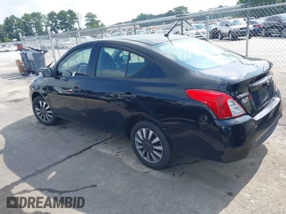 ✅ 2016 Nissan Versa S • VIN: 3N1CN7AP3GL901172 • Lot: 43035587. Listed on IAAI with 175,154 mi. Free auction sales archive from the USA and detailed vehicle history report at DreamBid. Image 3.