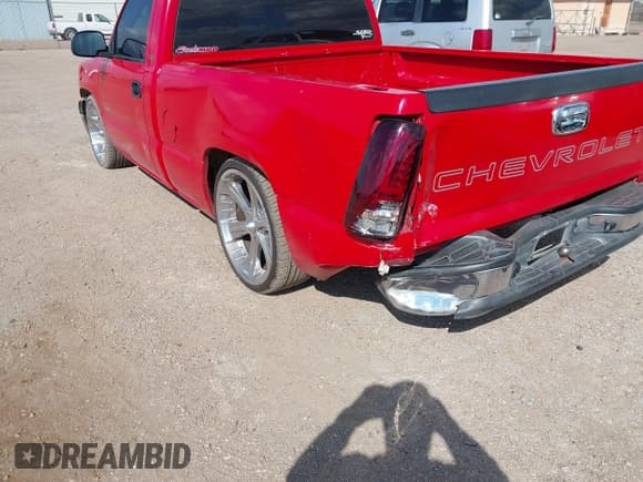 ✅ 2002 Chevrolet Silverado 1500 • VIN: 1GCEC14W22Z100150 • Lot: 43317354. Wystawiony na IAAI z przebiegiem 162 405 mil. Bezpłatny archiwum sprzedaży aukcyjnych z USA i szczegółowy raport historii pojazdu na DreamBid. Zdjęcie 6.