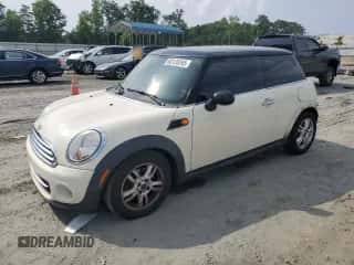 2013 MINI Hardtop with VIN WMWSU3C57DT681944, listed as a Copart auction lot 60126245 with 118,319 mi miles and Salvage title. Bid and sale history available at DreamBid. Image 1.