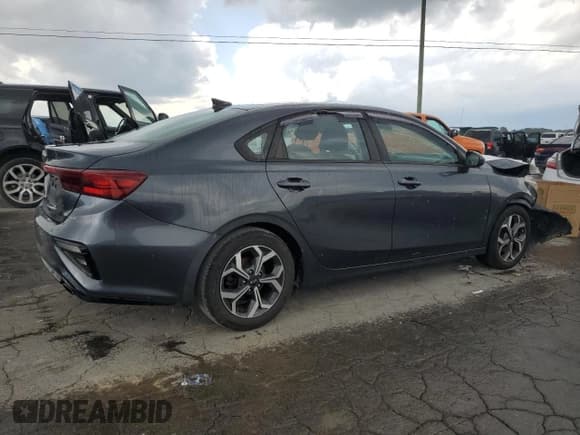 ✅ 2019 Kia Forte LXS • VIN: 3KPF24AD8KE013876 • Lot: 59156525. Wystawiony na Copart z przebiegiem 199 097 mil. Bezpłatny archiwum sprzedaży aukcyjnych z USA i szczegółowy raport historii pojazdu na DreamBid. Zdjęcie 3.