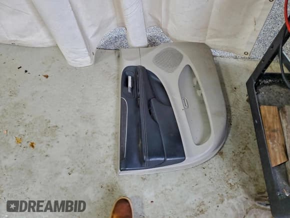 ✅ 2015 Chrysler Town & Country Touring • VIN: 2C4RC1BG3FR739926 • Лот: 94787615. Опубликован ранее на Copart с пробегом 103 524 миль. Бесплатный доступ к архиву аукционных продаж из США и подробный отчёт об истории автомобиля на DreamBid. Изображение 13.