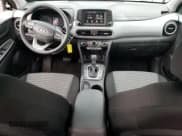 ✅ 2020 Hyundai Kona SE • VIN: KM8K1CAA9LU439687 • Лот: 73957743. Опубликован ранее на Copart с пробегом 52 990 миль. Бесплатный доступ к архиву аукционных продаж из США и подробный отчёт об истории автомобиля на DreamBid. Изображение 8.