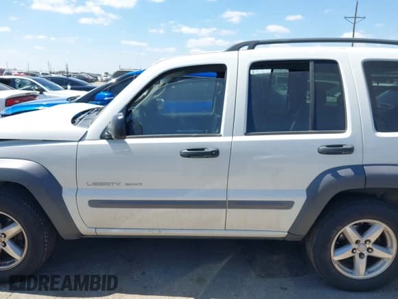 ✅ 2003 Jeep Liberty Sport • VIN: 1J4GL48K63W548275 • Лот: 43210189. Опубликован ранее на IAAI с пробегом 224 015 миль. Бесплатный доступ к архиву аукционных продаж из США и подробный отчёт об истории автомобиля на DreamBid. Изображение 13.