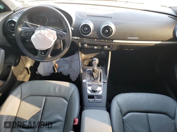 ✅ 2017 Audi A3 Premium • VIN: WAUAUGFF0H1080934 • Lot: 70935275. Wystawiony na Copart z przebiegiem Nie podano. Bezpłatny archiwum sprzedaży aukcyjnych z USA i szczegółowy raport historii pojazdu na DreamBid. Zdjęcie 8.