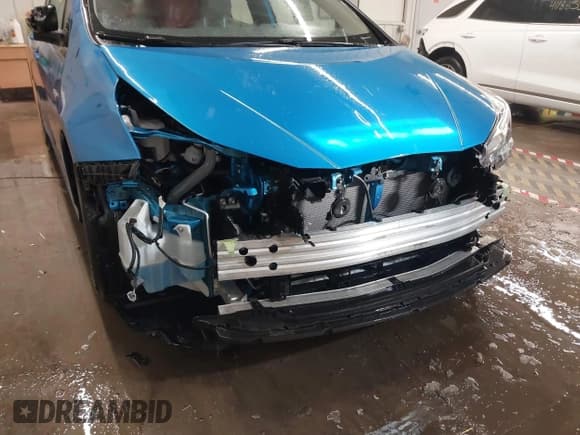 ✅ 2021 Toyota Prius L Eco • VIN: JTDKAMFU9M3135117 • Lot: 41579736. Listed on IAAI with 35,795 mi. Free auction sales archive from the USA and detailed vehicle history report at DreamBid. Image 6.