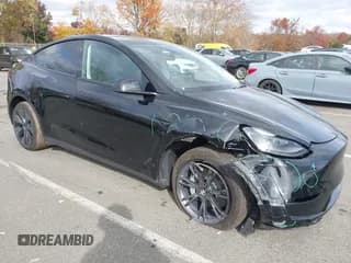 ✅ 2025 Tesla Model Y Long Range • VIN: 7SAYGDEE0SF287051 • Lot: 43539366. Wystawiony na IAAI z przebiegiem 9 563 mil. Bezpłatny archiwum sprzedaży aukcyjnych z USA i szczegółowy raport historii pojazdu na DreamBid. Zdjęcie 1.