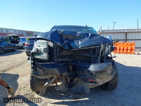 ✅ 2019 Chevrolet Silverado 1500 LT Trail Boss • VIN: 1GCPYFED2KZ152401 • Lot: 42211371. Wystawiony na IAAI z przebiegiem 106 796 mil. Bezpłatny archiwum sprzedaży aukcyjnych z USA i szczegółowy raport historii pojazdu na DreamBid. Zdjęcie 13.