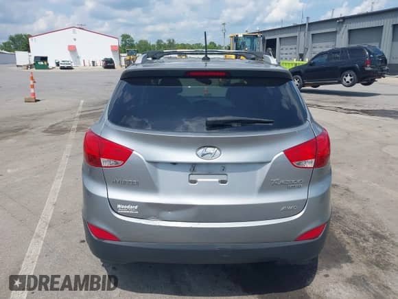 ✅ 2011 Hyundai Tucson Limited • VIN: KM8JUCACXBU213998 • Lot: 42937468. Listed on IAAI with 199,789 mi. Free auction sales archive from the USA and detailed vehicle history report at DreamBid. Image 16.