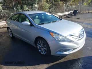 2013 Hyundai Sonata SE с VIN 5NPEC4AC1DH799969, выставлен на аукционе IAAI как лот 43539231 с пробегом 143 386 миль миль и . История ставок и продаж доступна на DreamBid. Изображение 1.