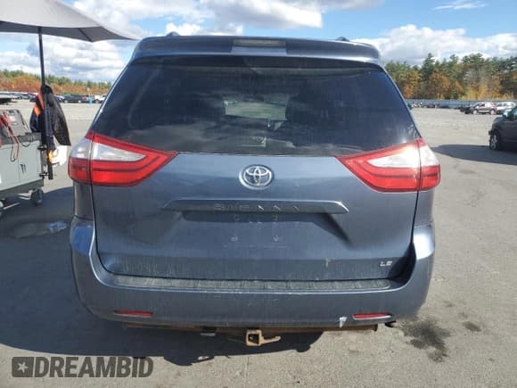 ✅ 2015 Toyota Sienna LE • VIN: 5TDKK3DC9FS559173 • Лот: 87392745. Опубликован ранее на Copart с пробегом 177 262 миль. Бесплатный доступ к архиву аукционных продаж из США и подробный отчёт об истории автомобиля на DreamBid. Изображение 6.