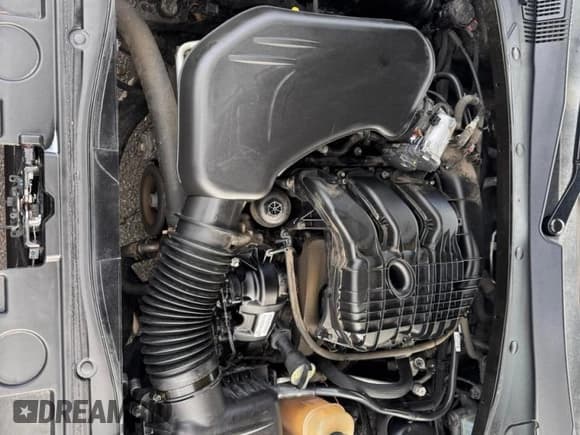 ✅ 2019 Chrysler 300 S • VIN: 2C3CCAGG4KH668495 • Lot: 93493565. Listed on Copart with 180,671 mi. Free auction sales archive from the USA and detailed vehicle history report at DreamBid. Image 7.