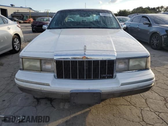 ✅ 1992 Lincoln Town Car Signature • VIN: 1LNLM82W1NY760850 • Lot: 74560254. Listed on Copart with 161,819 mi. Free auction sales archive from the USA and detailed vehicle history report at DreamBid. Image 5.