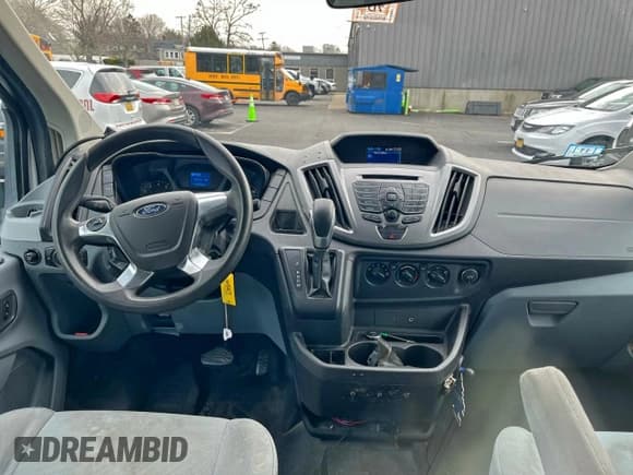 ✅ 2015 Ford Transit XLT • VIN: 1FMZK1ZM8FKB16195 • Lot: 96003585. Wystawiony na Copart z przebiegiem 274 829 mil. Bezpłatny archiwum sprzedaży aukcyjnych z USA i szczegółowy raport historii pojazdu na DreamBid. Zdjęcie 9.