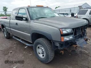 ✅ 2007 Chevrolet Silverado 2500HD Work Truck • VIN: 1GCHK29UX7E200301 • Lot: 42224293. Wystawiony na IAAI z przebiegiem 184 362 mil. Bezpłatny archiwum sprzedaży aukcyjnych z USA i szczegółowy raport historii pojazdu na DreamBid. Zdjęcie 1.
