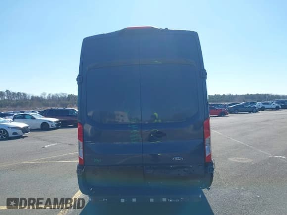 ✅ 2021 Ford Transit Cargo • VIN: 1FTBR3X87MKA56961 • Lot: 41671753. Wystawiony na IAAI z przebiegiem 93 912 mil. Bezpłatny archiwum sprzedaży aukcyjnych z USA i szczegółowy raport historii pojazdu na DreamBid. Zdjęcie 16.