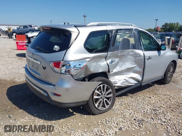✅ 2016 Nissan Pathfinder SV • VIN: 5N1AR2MM9GC603570 • Lot: 43102302. Listed on IAAI with 142,358 mi. Free auction sales archive from the USA and detailed vehicle history report at DreamBid. Image 4.