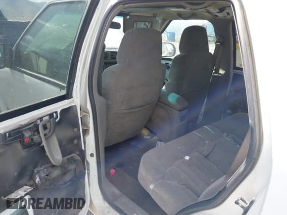 ✅ 2002 Chevrolet Blazer LS • VIN: 1GNDT13W72K122979 • Lot: 43213113. Wystawiony na IAAI z przebiegiem Nie podano. Bezpłatny archiwum sprzedaży aukcyjnych z USA i szczegółowy raport historii pojazdu na DreamBid. Zdjęcie 8.