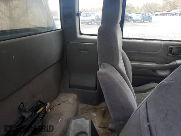 1998 Chevrolet S-10 LS с VIN 1GCCS1945W8208873, выставлен на аукционе Copart как лот 82619435 с пробегом 182 564 миль миль и Списание • Salvage title. История ставок и продаж доступна на DreamBid. Изображение 10.