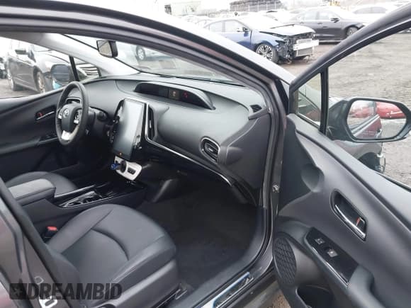 ✅ 2017 Toyota Prius Plus • VIN: JTDKARFP4H3029011 • Lot: 43741769. Listed on IAAI with 66,457 mi. Free auction sales archive from the USA and detailed vehicle history report at DreamBid. Image 5.