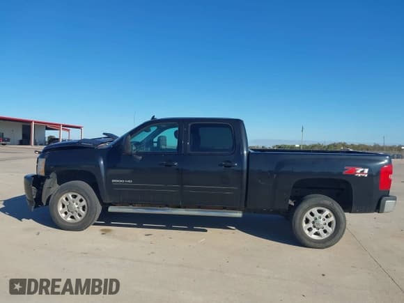 ✅ 2014 Chevrolet Silverado 2500HD High Country • VIN: 1GC1KXEG7EF172401 • Lot: 43634524. Wystawiony na IAAI z przebiegiem 171 448 mil. Bezpłatny archiwum sprzedaży aukcyjnych z USA i szczegółowy raport historii pojazdu na DreamBid. Zdjęcie 14.