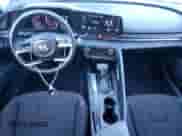 ✅ 2023 Hyundai Elantra SEL • VIN: KMHLM4AGXPU563012 • Lot: 87028985. Wystawiony na Copart z przebiegiem 15 860 mil mil. Skorzystaj z bezpłatnego archiwum sprzedaży aukcyjnych z USA i zobacz szczegółowy raport historii pojazdu na DreamBid. Zdjęcie 8.