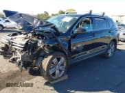✅ 2021 Volkswagen Tiguan SE • VIN: 3VV2B7AX1MM075768 • Lot: 43486395. Wystawiony na IAAI z przebiegiem 49 298 mil. Bezpłatny archiwum sprzedaży aukcyjnych z USA i szczegółowy raport historii pojazdu na DreamBid. Zdjęcie 17.