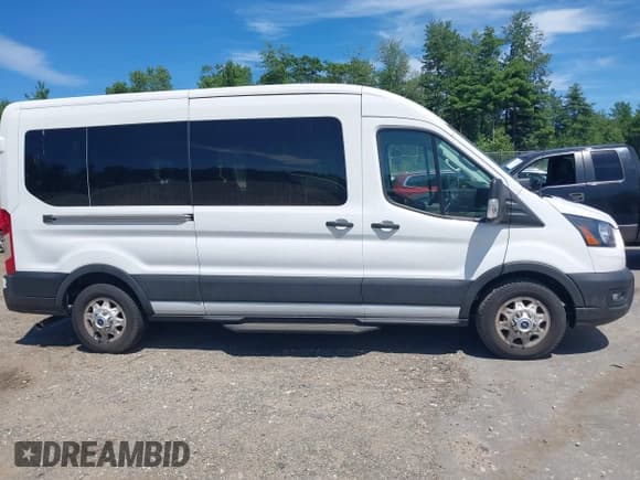 ✅ 2023 Ford Transit Passenger XL • VIN: 1FBAX9C86PKA01789 • Лот: 42701198. Опубликован ранее на IAAI с пробегом 12 931 миль. Бесплатный доступ к архиву аукционных продаж из США и подробный отчёт об истории автомобиля на DreamBid. Изображение 13.