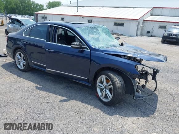 ✅ 2015 Volkswagen Passat SEL Premium • VIN: 1VWCV7A36FC081459 • Лот: 42673914. Опубликован ранее на IAAI с пробегом Не указан. Бесплатный доступ к архиву аукционных продаж из США и подробный отчёт об истории автомобиля на DreamBid. Изображение 1.