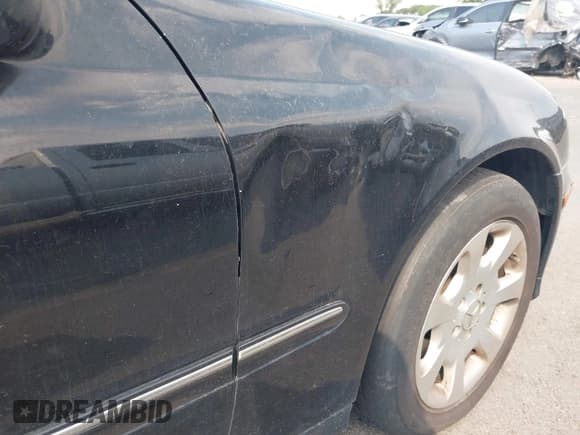 ✅ 2005 Mercedes-Benz C 240 • VIN: WDBRF81JX5F637217 • Lot: 42534245. Wystawiony na IAAI z przebiegiem 224 193 mil. Bezpłatny archiwum sprzedaży aukcyjnych z USA i szczegółowy raport historii pojazdu na DreamBid. Zdjęcie 6.