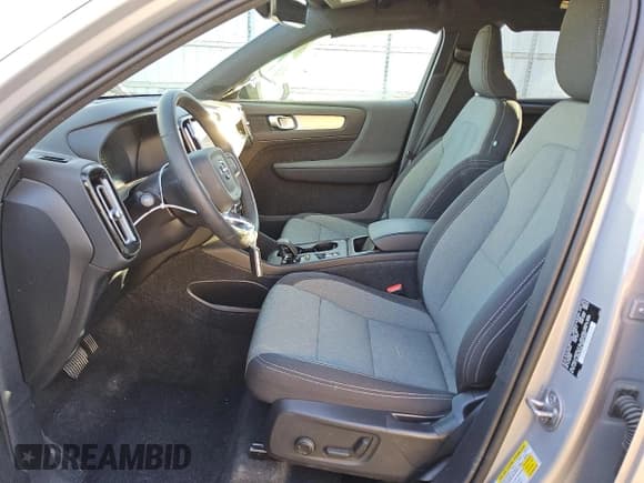 ✅ 2024 Volvo XC40 Core Bright Theme • VIN: YV4L12UKXR2338084 • Lot: 82856034. Listed on Copart with 9,443 mi. Free auction sales archive from the USA and detailed vehicle history report at DreamBid. Image 7.