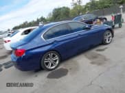 ✅ 2018 BMW 3 Series 330i • VIN: WBA8B9C53JEE82900 • Lot: 43251357. Wystawiony na IAAI z przebiegiem 51 673 mil. Bezpłatny archiwum sprzedaży aukcyjnych z USA i szczegółowy raport historii pojazdu na DreamBid. Zdjęcie 4.