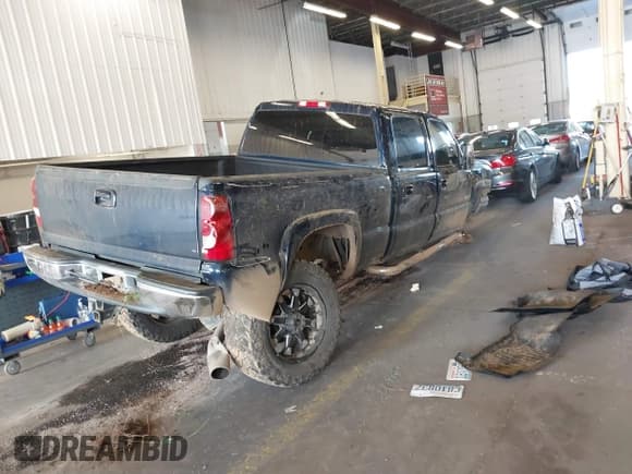 ✅ 2006 Chevrolet Silverado 2500HD LT1 • VIN: 1GCHK23D66F177200 • Lot: 40502053. Listed on IAAI with 103,207 mi. Free auction sales archive from the USA and detailed vehicle history report at DreamBid. Image 4.