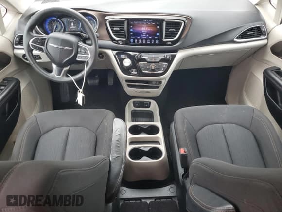✅ 2017 Chrysler Pacifica Touring • VIN: 2C4RC1DG3HR621195 • Lot: 84203865. Listed on Copart with 139,825 mi. Free auction sales archive from the USA and detailed vehicle history report at DreamBid. Image 8.