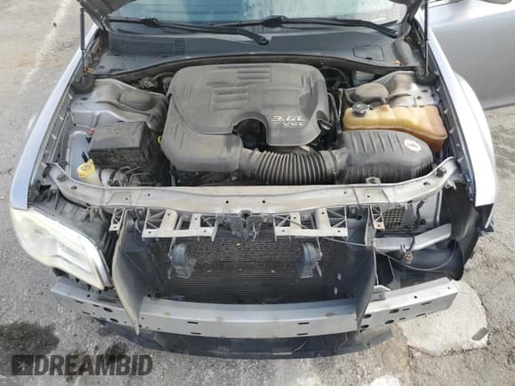 ✅ 2011 Chrysler 300 Limited • VIN: 2C3CA5CG9BH533600 • Lot: 81309675. Wystawiony na Copart z przebiegiem 168 572 mil. Bezpłatny archiwum sprzedaży aukcyjnych z USA i szczegółowy raport historii pojazdu na DreamBid. Zdjęcie 11.