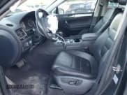 ✅ 2013 Volkswagen Touareg Sport • VIN: WVGEP9BP5DD012493 • Лот: 93043225. Опубликован ранее на Copart с пробегом 146 022 миль. Бесплатный доступ к архиву аукционных продаж из США и подробный отчёт об истории автомобиля на DreamBid. Изображение 7.