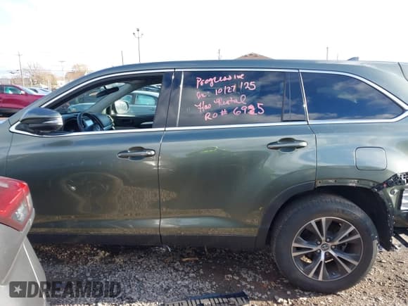 ✅ 2019 Toyota Highlander LE • VIN: 5TDBZRFH9KS950454 • Lot: 43624665. Wystawiony na IAAI z przebiegiem 42 083 mil. Bezpłatny archiwum sprzedaży aukcyjnych z USA i szczegółowy raport historii pojazdu na DreamBid. Zdjęcie 15.