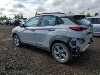 ✅ 2023 Hyundai Kona SE • VIN: KM8K2CAB0PU024978 • Лот: 70034504. Опубликован ранее на Copart с пробегом 18 563 миль. Бесплатный доступ к архиву аукционных продаж из США и подробный отчёт об истории автомобиля на DreamBid. Изображение 2.