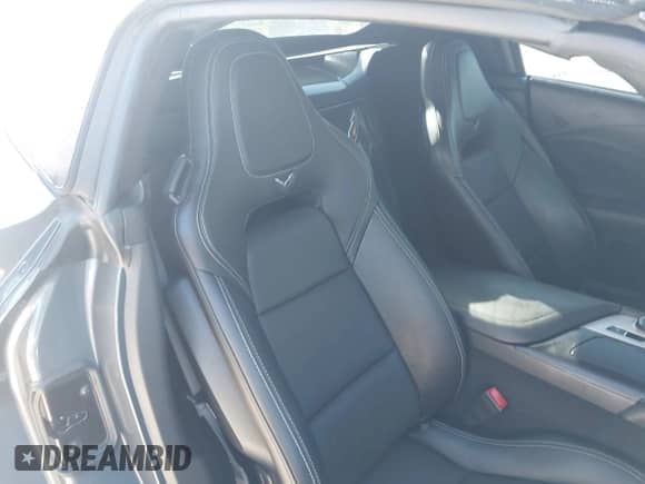 2014 Chevrolet Corvette Z51 3LT z VIN 1G1YL3D70E5110276, wystawiony jako IAAI lot #42763659 z przebiegiem 53 007 mil mil oraz . Historia ofert i sprzedaży dostępna na DreamBid. Obrazek 8.