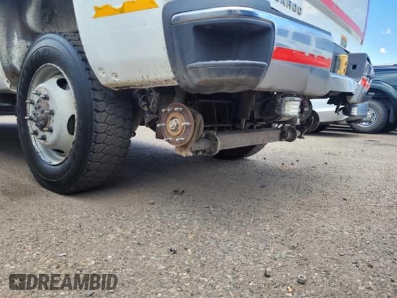 ✅ 2015 Chevrolet Silverado 2500HD Work Truck • VIN: 1GC2KUEG6FZ518215 • Lot: 42957789. Wystawiony na IAAI z przebiegiem 252 210 mil. Bezpłatny archiwum sprzedaży aukcyjnych z USA i szczegółowy raport historii pojazdu na DreamBid. Zdjęcie 1.