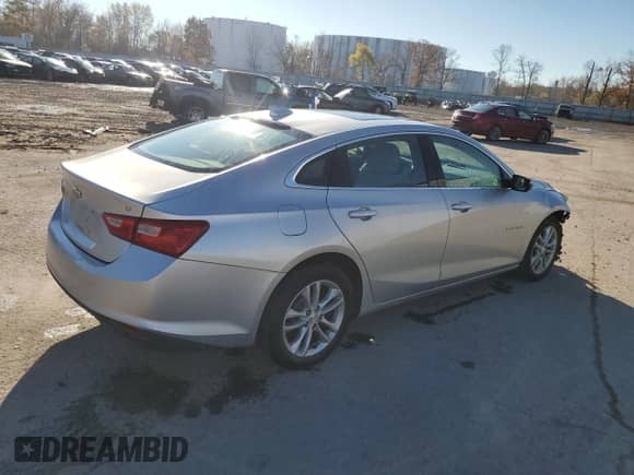 2017 Chevrolet Malibu LT z VIN 1G1ZE5ST3HF103251, wystawiony jako Copart lot #90425255 z przebiegiem 108 123 mil mil oraz Szkoda całkowita • Salvage title. Historia ofert i sprzedaży dostępna na DreamBid. Obrazek 3.